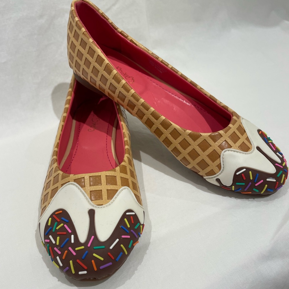 Shoe Bakery chocolate ice cream flats size 7